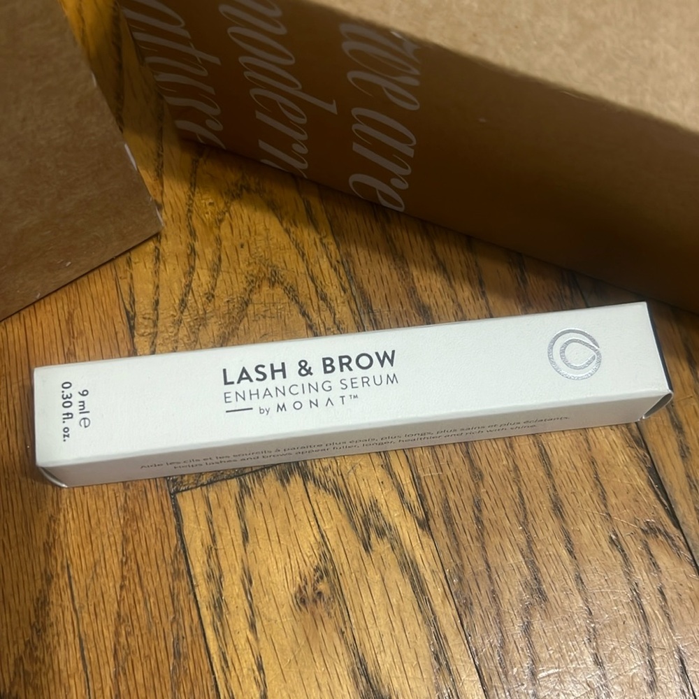 LASH & BROW
ENHANCING SERUM BY MONAT